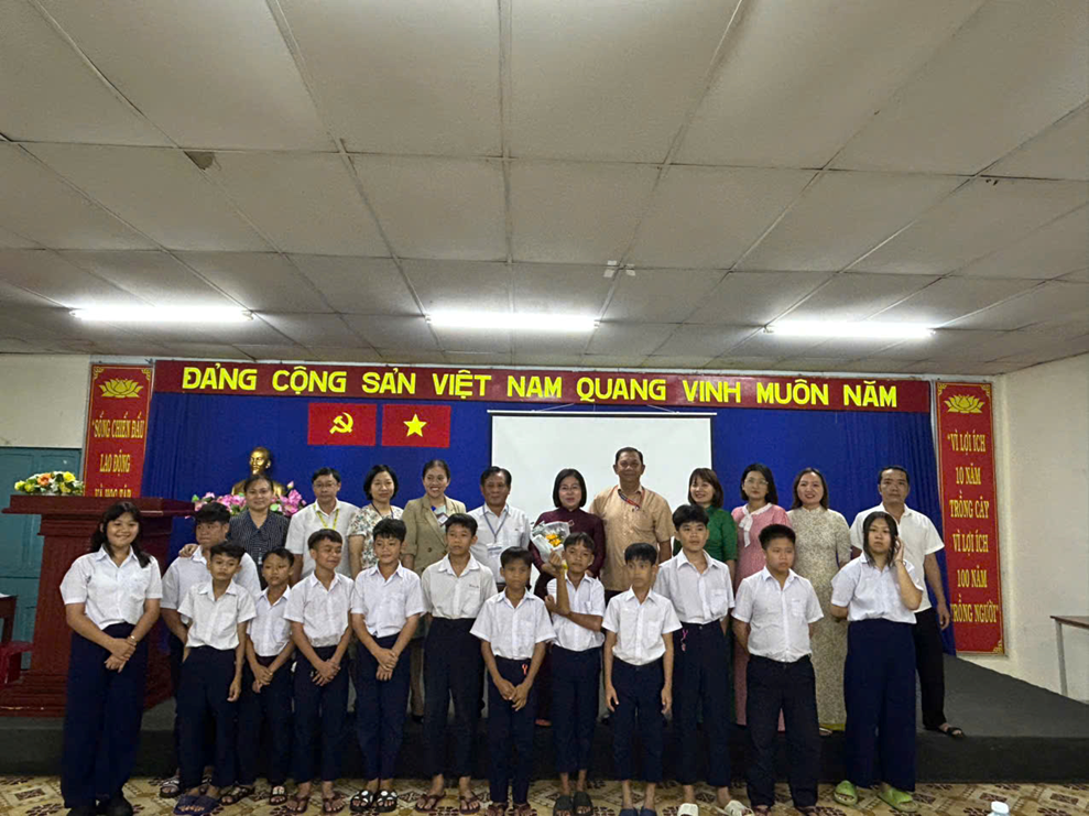 TỔ CHỨC LỄ KHAI GIẢNG LỚP XÓA MÙ CHỮ NĂM HỌC 2025-2026