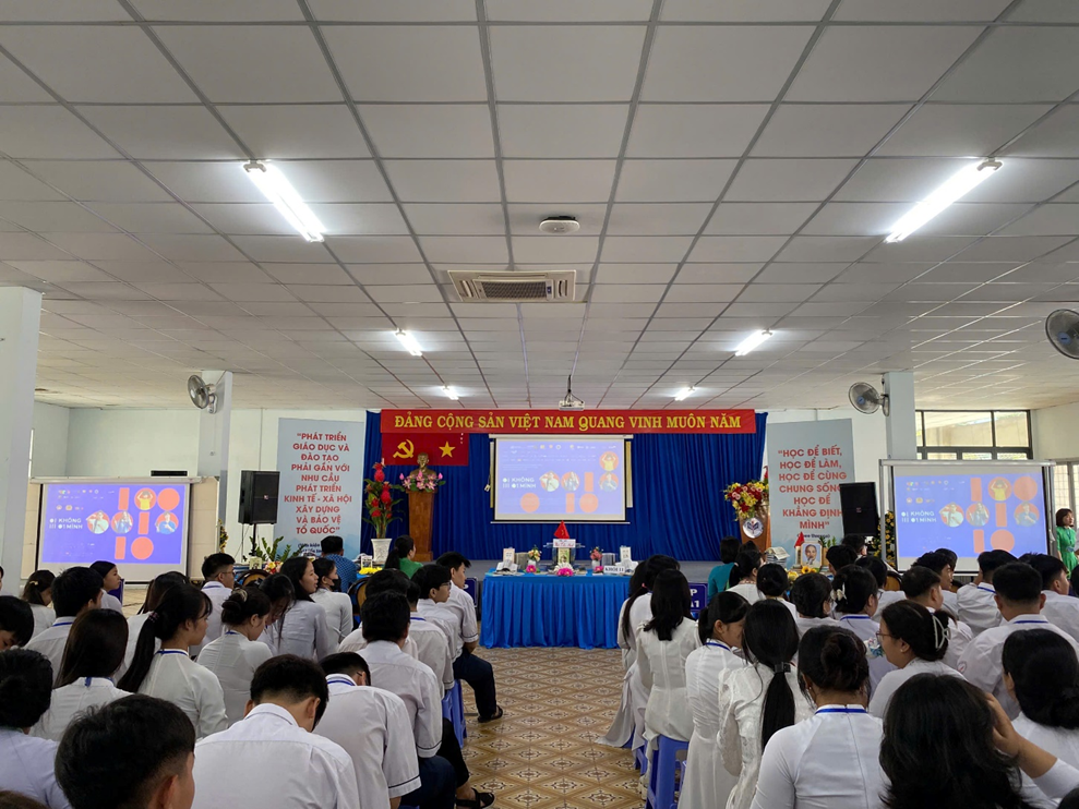 Khởi động Chiến dịch “Không một mình – Cùng nhau an toàn trực tuyến”