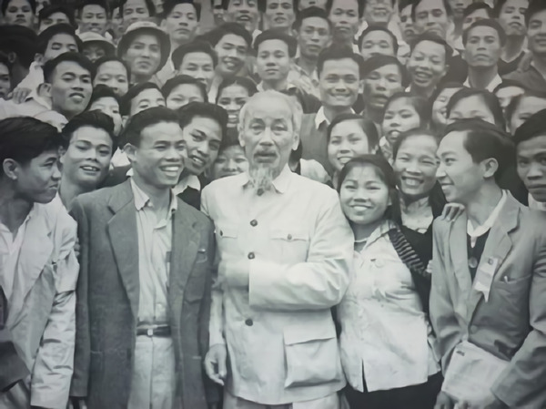 Học Bác mỗi ngày - Xây dựng đội ngũ cán bộ đủ phẩm chất, năng lực, uy tín, ngang tầm nhiệm vụ